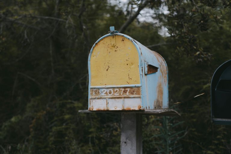 Gérer une Lettre Recommandée : Implications Juridiques et Conseils Pratiques